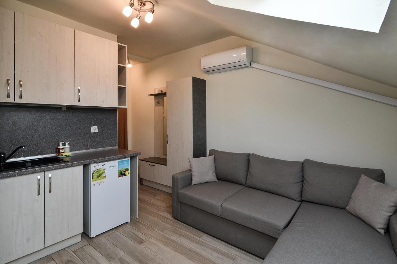 Small Studio On Budget In The Heart Of City Varna Esterno foto