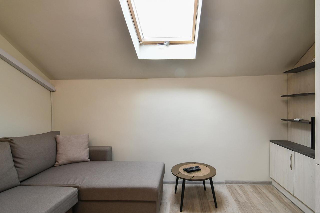 Small Studio On Budget In The Heart Of City Varna Esterno foto